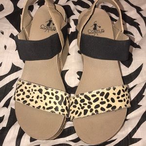 Super chic and comfy Corky wedges! 🖤